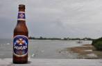 Cerveja popular no país, em Utila, ilha no litoral norte de Honduras